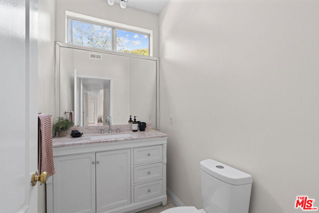 1524 Franklin Street, Santa Monica CA: https://media.crmls.org/mediaz/729d6ee7-6a41-4b96-a85c-7bdb197c85a5.jpg