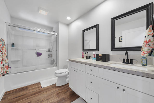 39 Country Club Drive, Palm Desert CA: https://media.crmls.org/mediaz/729e2e08-050d-44da-a511-25653e53a356.jpg