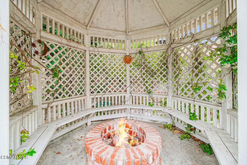 https://media.crmls.org/mediaz/729e6c2c-7eef-4501-888d-c0301ca35029.jpg?preset=X-Large