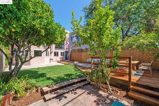 515 Mount St, Richmond CA: https://media.crmls.org/mediaz/729eb599-7be3-4940-bd1d-64d84ac5c1c5.jpg
