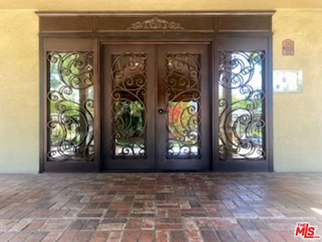10707 Camarillo Street, 309 photo 2