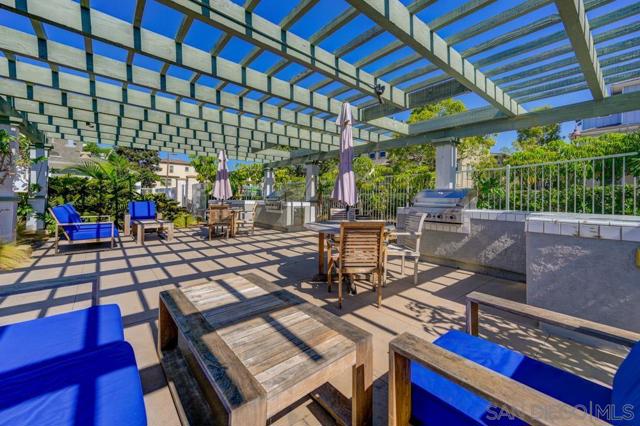 4314 Star Path Way, Oceanside CA: https://media.crmls.org/mediaz/729ebc6e-90b9-4915-acb6-30493b249bc4.jpg