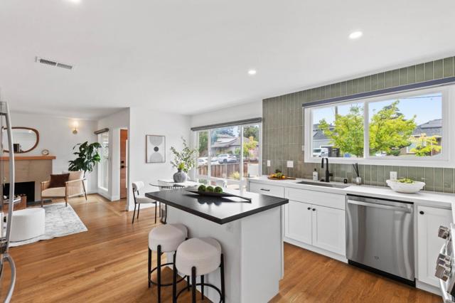 21476 Orange Avenue, Castro Valley CA: https://media.crmls.org/mediaz/729ec5c5-09bc-4b97-a88a-b68aa57e6d50.jpg