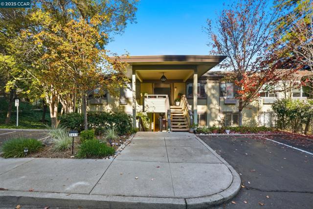 3417 Tice Creek, Walnut Creek CA: https://media.crmls.org/mediaz/729ee796-c536-4d5c-8185-f4be226a2704.jpg