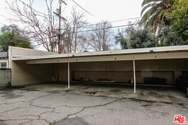 12942 Moorpark Street, Studio City CA: https://media.crmls.org/mediaz/729f0669-6285-43a3-ac94-525b3d247dc0.jpg