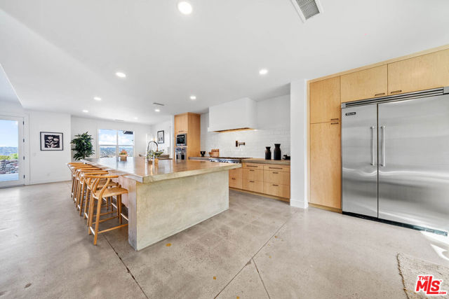 32070 Via Vera, Bonsall CA: https://media.crmls.org/mediaz/729f07f6-5be6-4457-b37b-25cdba3dc6a2.jpg