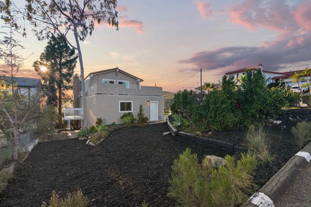 9811 Eucalyptus St, Spring Valley CA: https://media.crmls.org/mediaz/729f103e-2788-45c4-9cfc-52d368b6cfc7.jpg