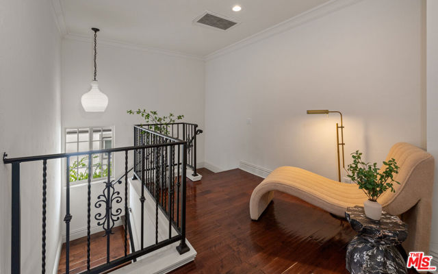 515 N Crescent Heights Boulevard, Los Angeles CA: https://media.crmls.org/mediaz/729f13fc-fe58-4ec5-a008-cb265e7d57a6.jpg