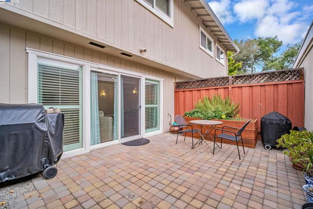 14413 Kings Ct, San Leandro CA: https://media.crmls.org/mediaz/729f60a4-38c5-44dc-8efd-d1f74cea858c.jpg