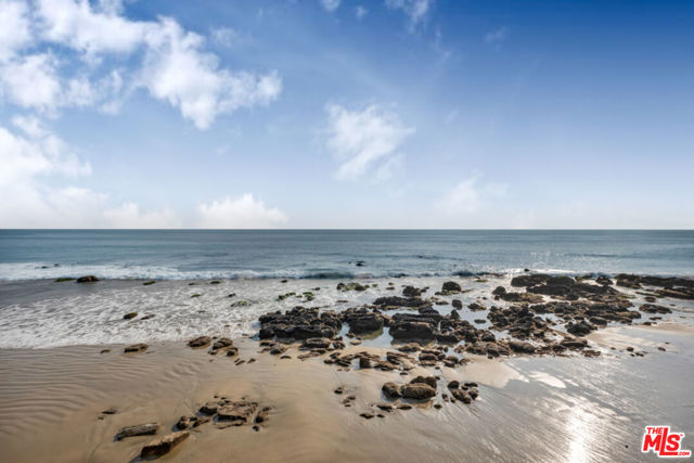 20840 Pacific Coast Highway, Malibu CA: https://media.crmls.org/mediaz/729fe11b-97b4-4fce-8792-2ed560e5050a.jpg