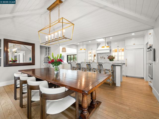 125 Sleepy Hollow Ln, Orinda CA: https://media.crmls.org/mediaz/729ffb80-9eac-4417-a591-b3e07dbcc985.jpg
