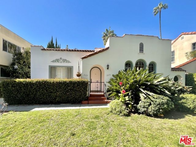 227 N Swall Drive Beverly Hills, California Old World Spanish Charmer- Duplex #227, in a wonderful Beverly Hills location. One level, ground floor with no one above the unit, 2 bedrooms 2 bathrooms plus a home office (or exercise room-study, crafts/play room of bonus space). Hardwood floors, laundry hook-ups inside for side by side washer and gas dryer, provided by Tenants. Plantation shutters, coved ceilings, quaint private front patio and 2 car parking spaces. 1 year lease minimum - call for showings - unit available for rent now!