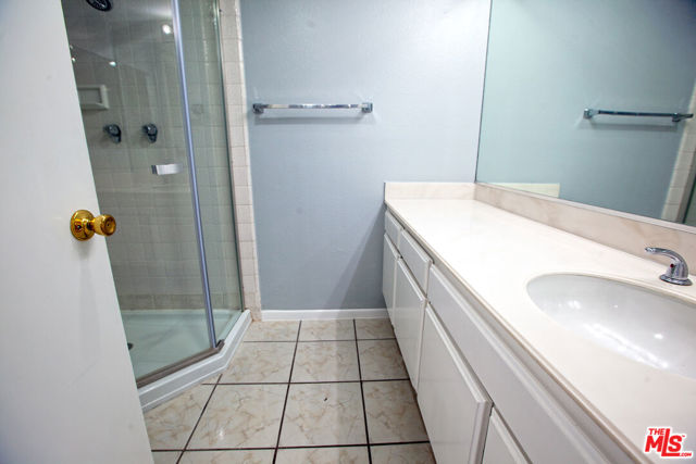 4365 Mclaughlin Avenue, Los Angeles CA: https://media.crmls.org/mediaz/72a113a2-7e1e-4e8b-b8f9-fbd2ccfbe993.jpg
