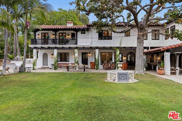 9451 Sunset Boulevard, Beverly Hills CA: https://media.crmls.org/mediaz/72a14219-5821-45eb-a9d0-fab86e05efcf.jpg