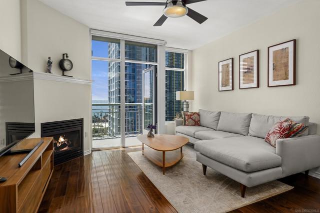 1240 India, San Diego CA: https://media.crmls.org/mediaz/72a1ab6a-08b5-49af-acd5-b22abc0bb18e.jpg
