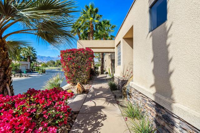 1 Birkdale Circle, Rancho Mirage CA: https://media.crmls.org/mediaz/72a1f5ec-3aac-44fd-ac47-93f5124d0635.jpg