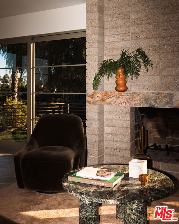 5514 Ridge Oak Drive, Los Angeles CA: https://media.crmls.org/mediaz/72a2ad6f-c03f-4b1c-8593-8837497734ea.jpg