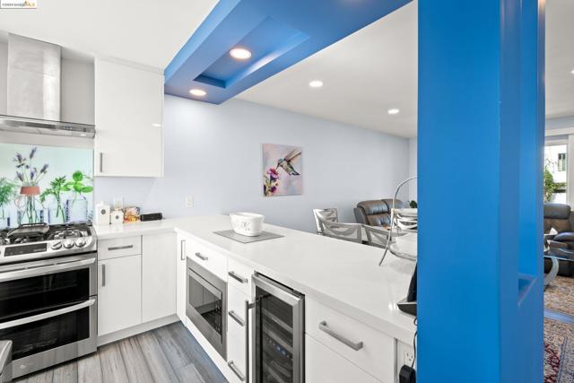 Image 18 of 49 For 271 Montana St