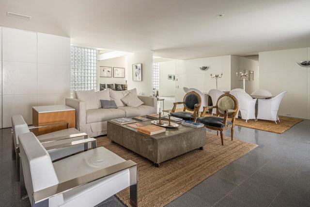 520 W ViA Lola, Palm Springs CA: https://media.crmls.org/mediaz/72a3d73b-0496-41e4-9f62-d2979236abec.jpg