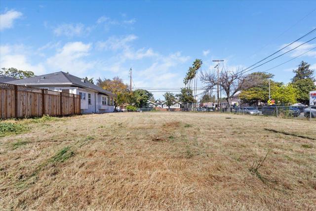 895 S 2nd Street, San Jose CA: https://media.crmls.org/mediaz/72a40b77-a19d-4111-826a-0f182bc71ce1.jpg