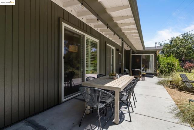 2041 Hidden Valley Dr, Santa Rosa CA: https://media.crmls.org/mediaz/72a44863-552c-4c40-979d-ff5564005294.jpg