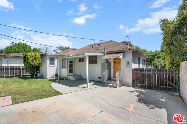 2725 Midvale Avenue, Los Angeles CA: https://media.crmls.org/mediaz/72a4bec3-f01e-4018-b353-423fd8c753a0.jpg