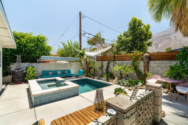 689 E Camino Parocela, Palm Springs CA: https://media.crmls.org/mediaz/72a4fd7e-fabd-4379-9125-4b438b87dda7.jpg