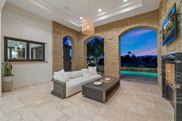 80740 Via Portofino, La Quinta CA: https://media.crmls.org/mediaz/72a50164-7381-4f18-82f7-b550262c21df.jpg