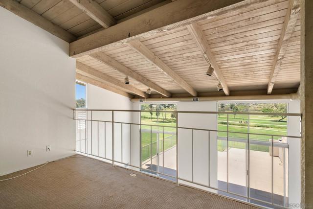 2544 Navarra Rd, Carlsbad CA: https://media.crmls.org/mediaz/72a59e67-d853-416c-be9d-69005d3f1fc2.jpg