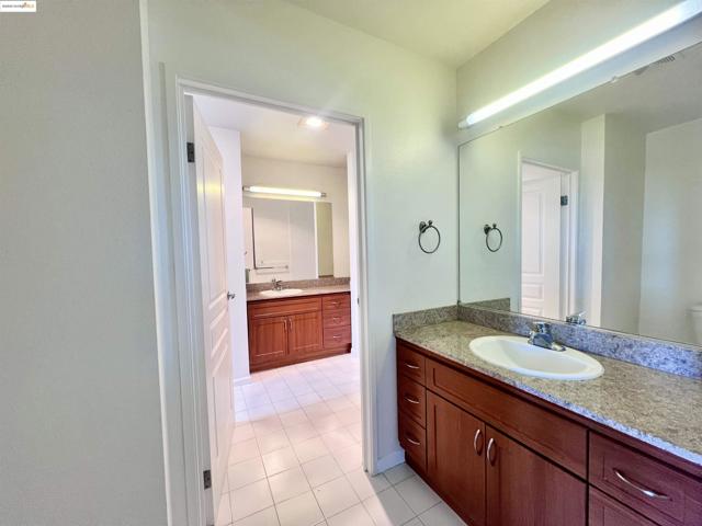 5855 Horton St, Emeryville CA: https://media.crmls.org/mediaz/72a5e965-18ee-4f52-b802-79172dff0bcd.jpg