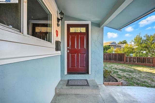 3419 Del Valle Cir, San Leandro CA: https://media.crmls.org/mediaz/72a649a2-d7a0-4a5d-a405-5751a6fd1ac9.jpg