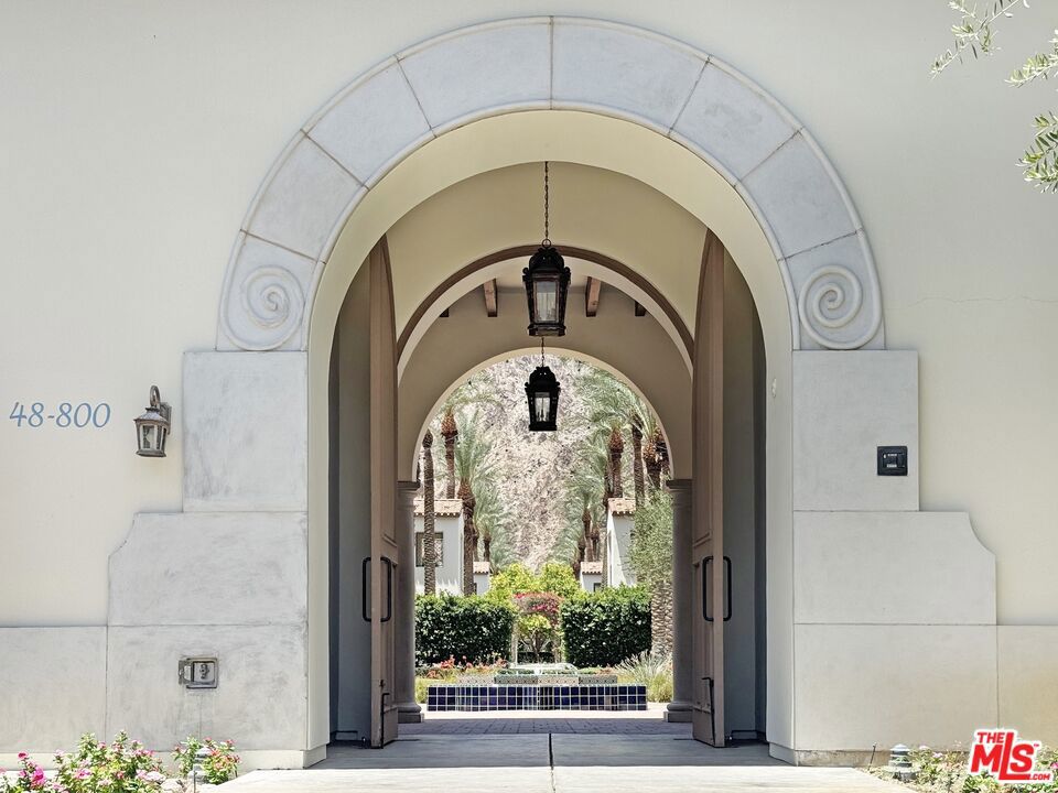 https://media.crmls.org/mediaz/72a66ed1-f814-4c9f-b949-f97d7364c0b2.jpg?preset=X-Large