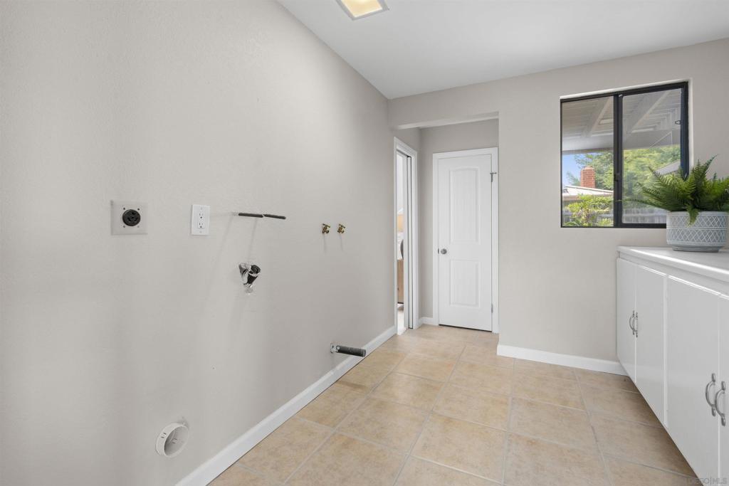 MLS #250034294SD img 16