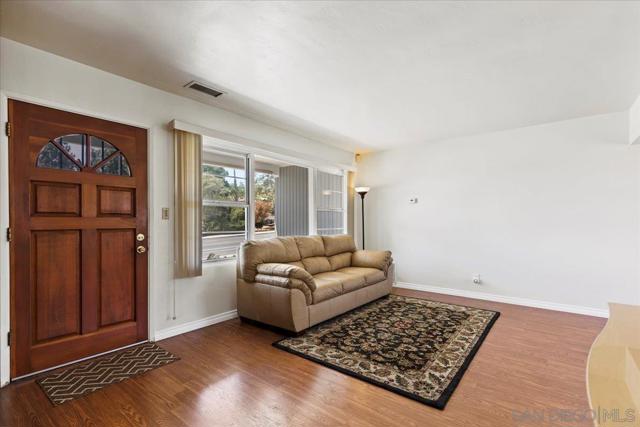 1658 Greenfield Dr, El Cajon CA: https://media.crmls.org/mediaz/72a68e4a-9ce8-41d5-bd04-ad3b2b848f40.jpg