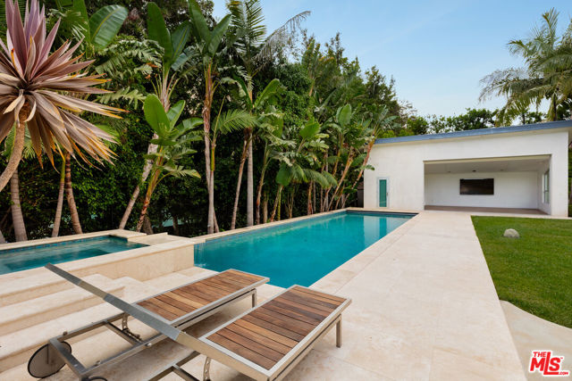 13524 D'Este Drive, Pacific Palisades CA: https://media.crmls.org/mediaz/72a6f361-2904-418c-bd74-915f8e0b4e9b.jpg