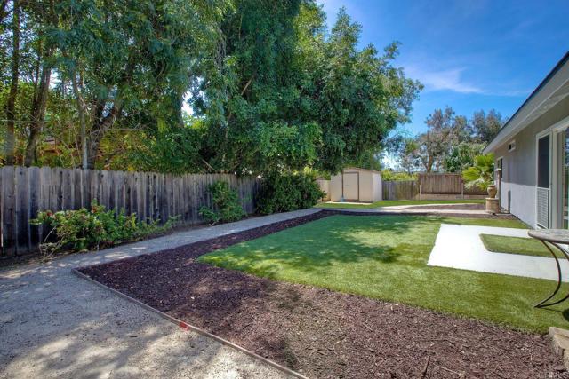 Detail Gallery Image 4 of 40 For 1019 Highland Dr, Vista,  CA 92083 - 3 Beds | 2 Baths