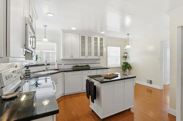 680 N Winchester Boulevard, Santa Clara CA: https://media.crmls.org/mediaz/72a741e8-5618-4ef5-a1be-991d73e21cd0.jpg