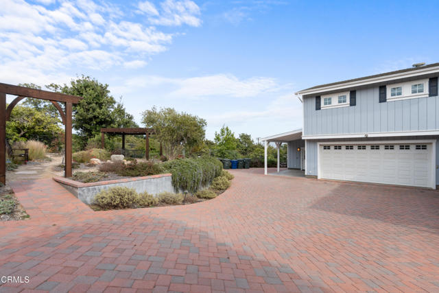 2102 Buena Vista Drive, Camarillo CA: https://media.crmls.org/mediaz/72a74823-6e33-4961-a158-20f15bca57ea.jpg