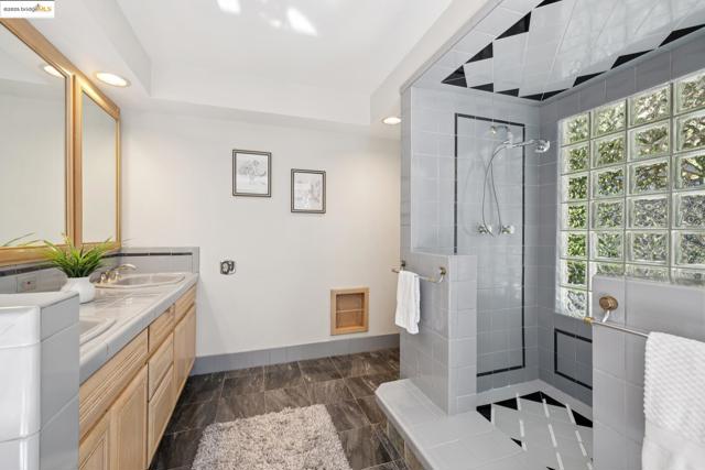 1657 Clearview Dr., San Leandro CA: https://media.crmls.org/mediaz/72a7adfd-f440-4e09-bd27-727810c64d71.jpg