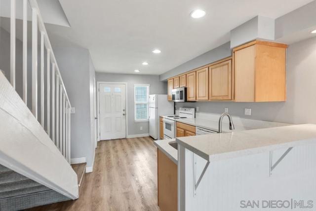 1111 Seacoast Dr, Imperial Beach CA: https://media.crmls.org/mediaz/72a7d4a0-7f9d-4604-80e8-5ddf79117b21.jpg