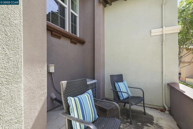 1503 Trailsside Circle, Concord CA: https://media.crmls.org/mediaz/72a7f747-8e97-4e98-99a1-6e589a7dca28.jpg