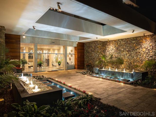 1720 Avenida del Mundo, Coronado CA: https://media.crmls.org/mediaz/72a801cd-b9f4-4b55-a2ce-71221fe25845.jpg