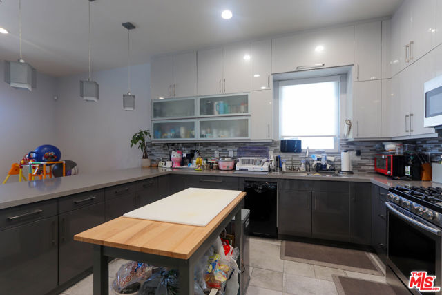 1670 Asbury Drive, Pasadena CA: https://media.crmls.org/mediaz/72a942c3-0d56-479f-bb4e-dba74494675d.jpg