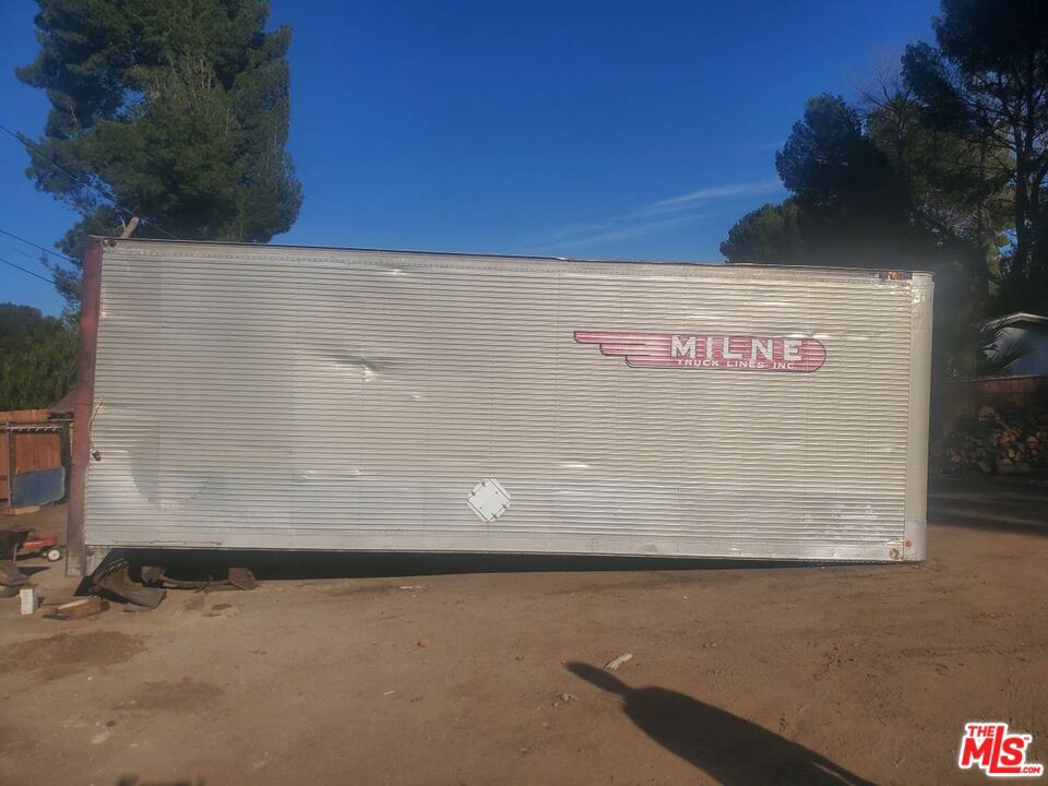 https://media.crmls.org/mediaz/72a9a349-0413-4877-ab2a-50c4529e3904.jpg?preset=X-Large