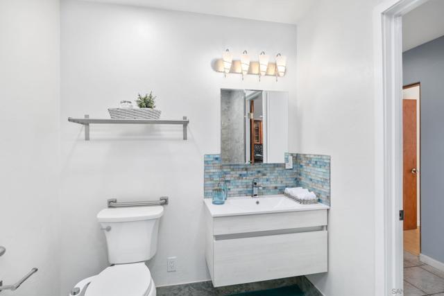 16334 Woodson View Rd, Poway CA: https://media.crmls.org/mediaz/72a9ddec-952d-478b-9ec3-13e659484eb2.jpg
