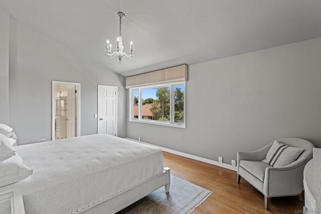 1543 Soledad Avenue, La Jolla CA: https://media.crmls.org/mediaz/72aa2fe1-fdf2-445e-b276-b253387d5807.jpg