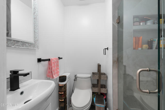 4148 Camino De La Cumbre, Sherman Oaks CA: https://media.crmls.org/mediaz/72aa60d3-aa88-4340-8ff4-47c9c72da431.jpg