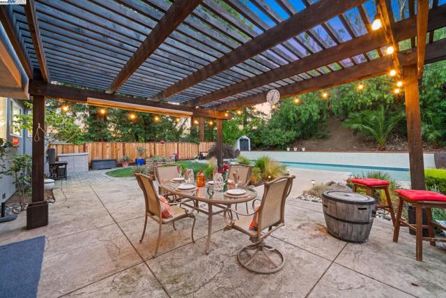 868 Madeira Dr, Pleasanton CA: https://media.crmls.org/mediaz/72aaa295-ffa2-4b46-809e-0d79a2d3e436.jpg