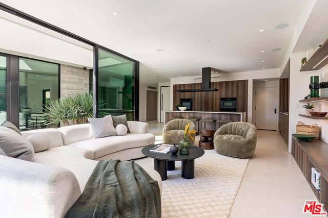 2831 Malcolm Avenue, Los Angeles CA: https://media.crmls.org/mediaz/72ab1ebe-dcaf-4f30-a9fc-26931886f121.jpg