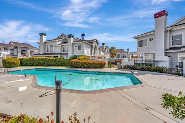 585 Shoal Circle,  CA: https://media.crmls.org/mediaz/72ab5dd6-431c-4aaf-9295-999f366701f0.jpg
